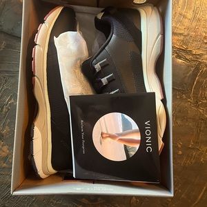 VIONIC - Eldin (womens size 11)